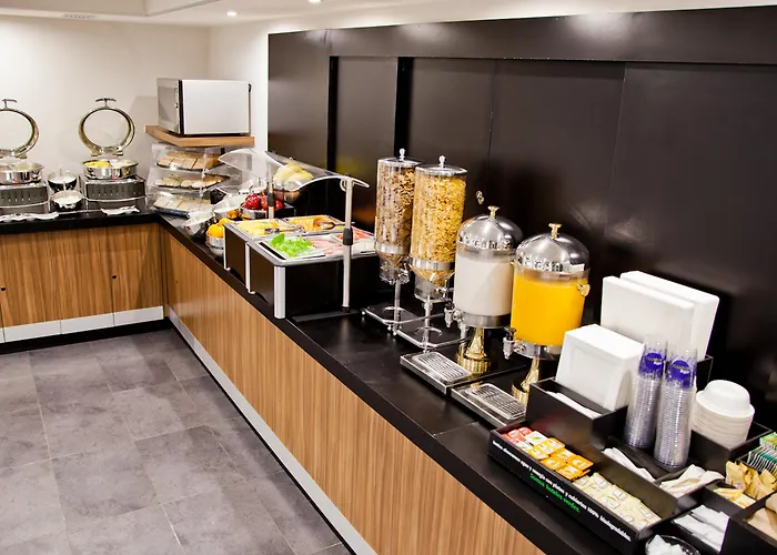 Express By Marriott La Raza Hotel 3*