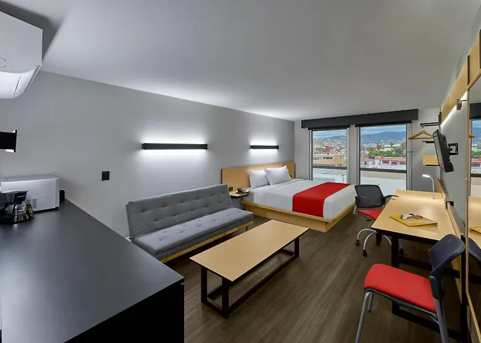 Express By Marriott La Raza Hotel