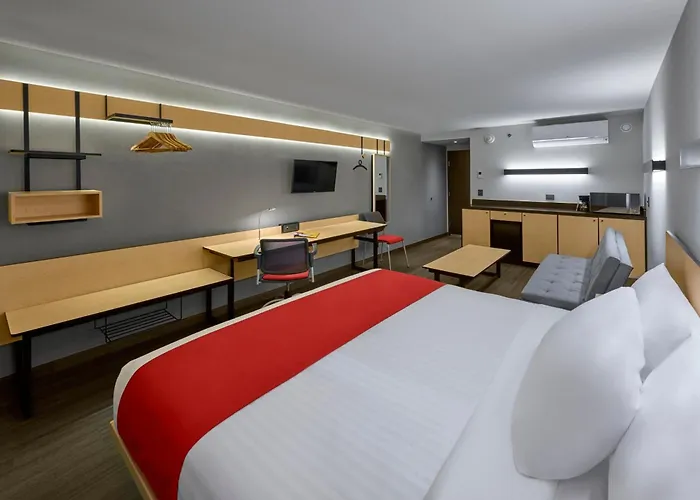 Hotel Express By Marriott La Raza México DF