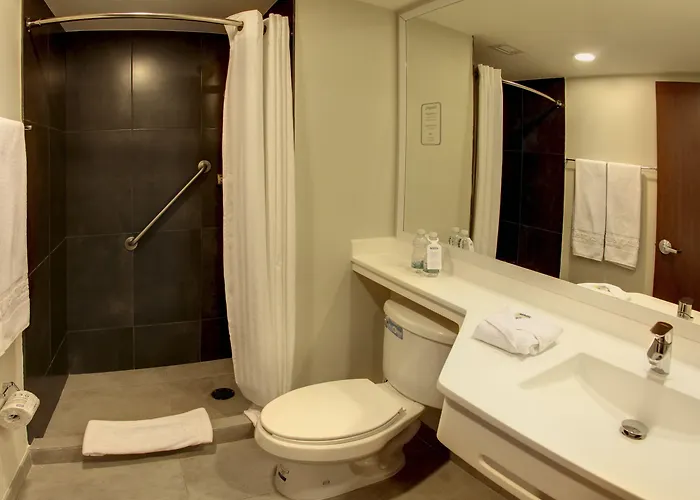 Express By Marriott La Raza 3*