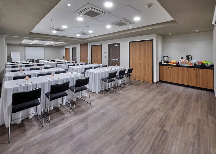 Express By Marriott La Raza Hotel