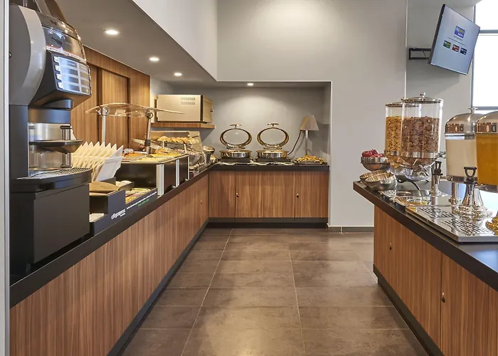 Express By Marriott La Raza Hotel
