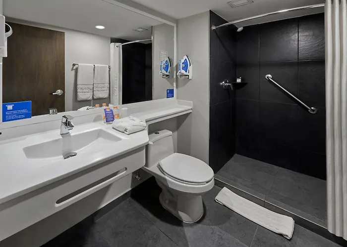 Express By Marriott La Raza 3*
