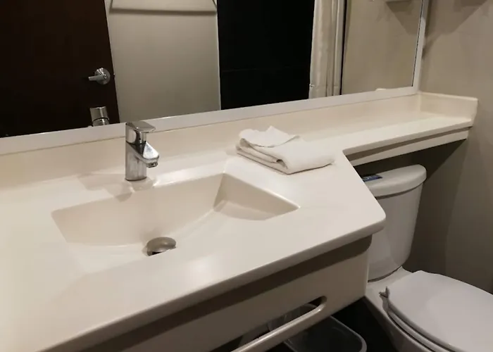 Hotel Express By Marriott La Raza