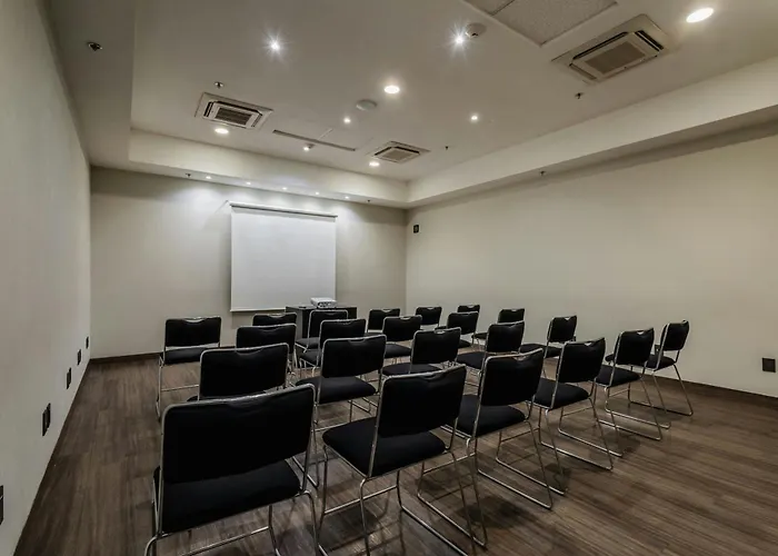 Express By Marriott La Raza Hotel 3*