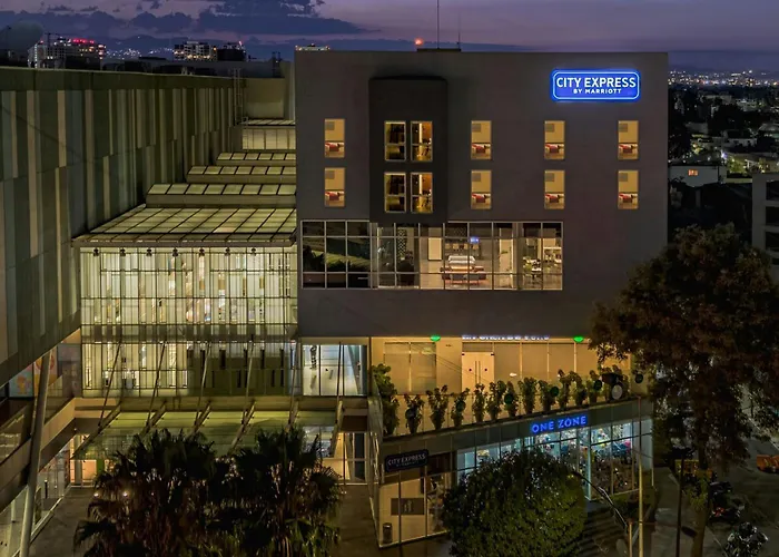 Express By Marriott La Raza Hotel 3*