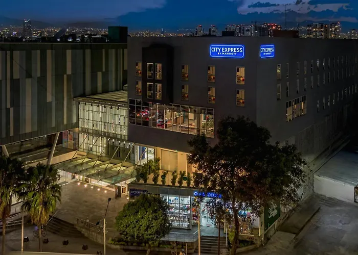 Express By Marriott La Raza Hotel 3*