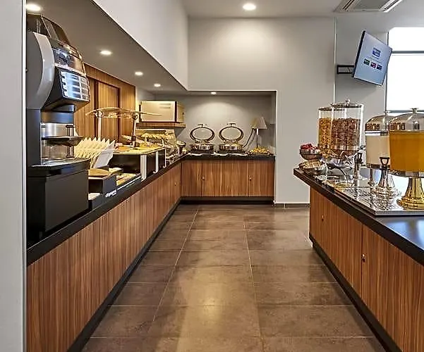 Express By Marriott La Raza Hotel