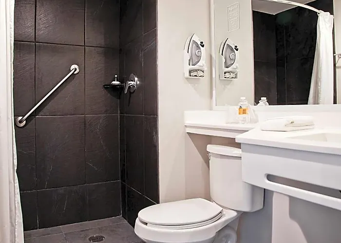Hotel Express By Marriott La Raza 3*