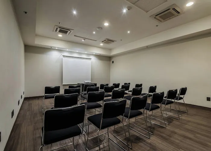Hotel Express By Marriott La Raza 3*