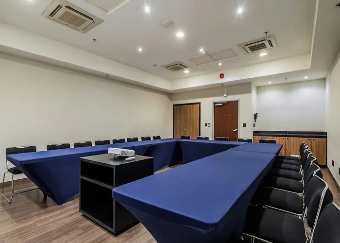 Hotel Express By Marriott La Raza 3*