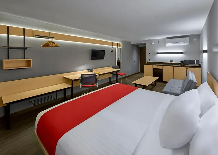 Hotel Express By Marriott La Raza México DF