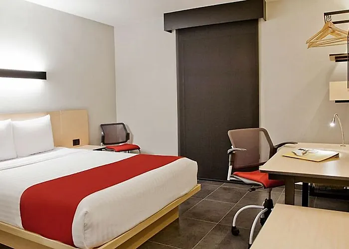 City Express By Marriott La Raza Hotel