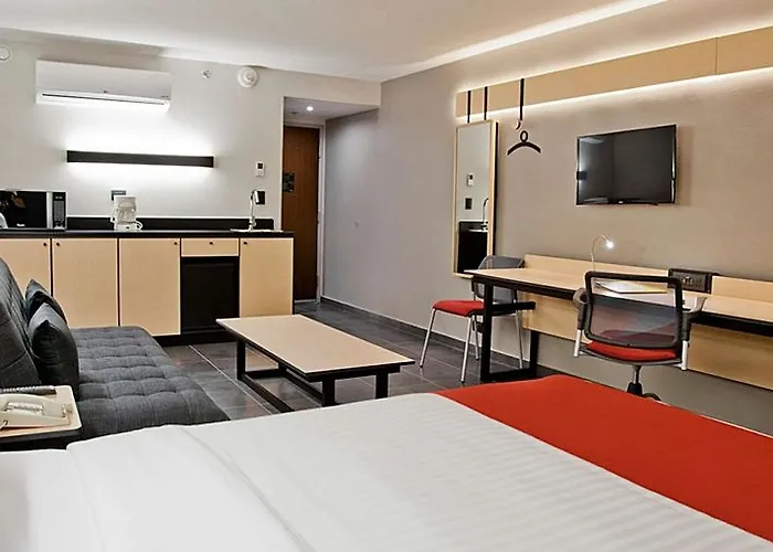 Hotel City Express By Marriott La Raza 3*