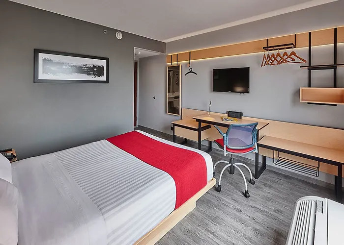 Express By Marriott La Raza Hotel